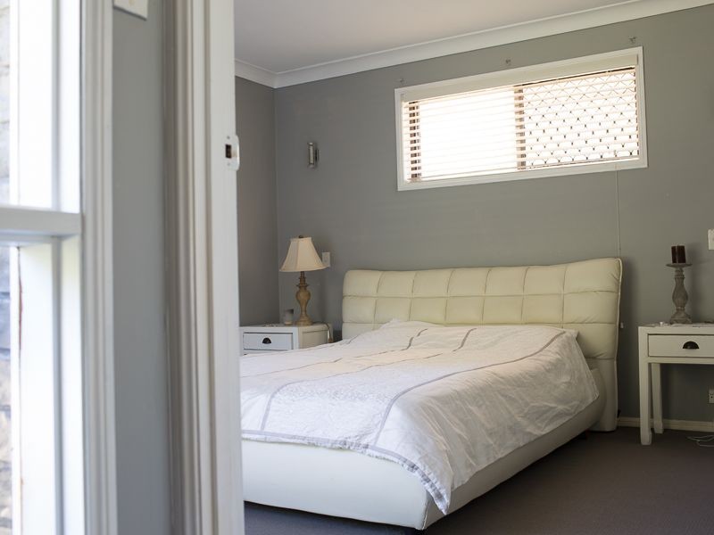 8 John Street, Everton Hills QLD 4053