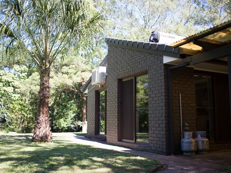8 John Street, Everton Hills QLD 4053