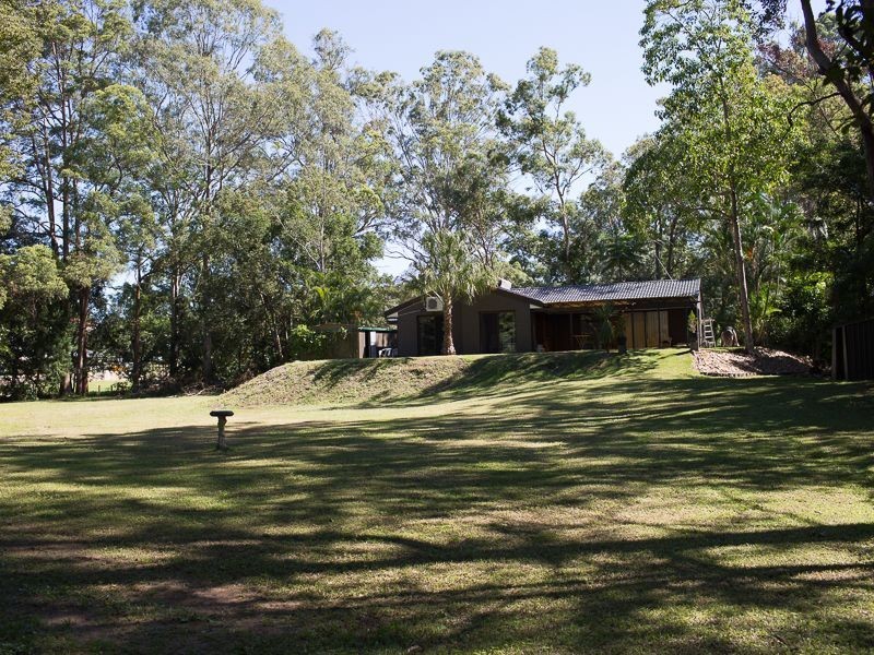 8 John Street, Everton Hills QLD 4053