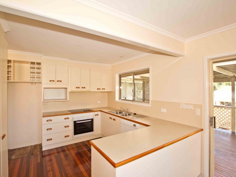 15 Kuringal Drive, Ferny Hills QLD 4055