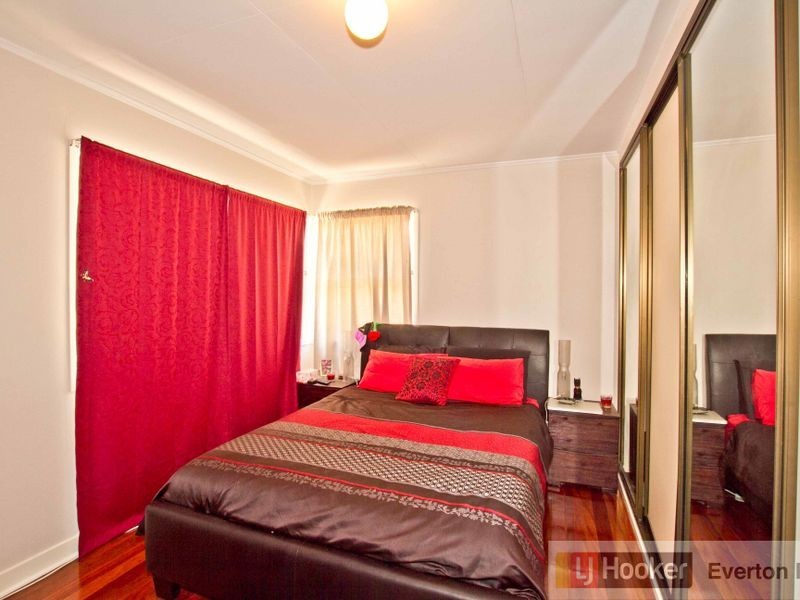 6 Brewster Street, Stafford Heights QLD 4053