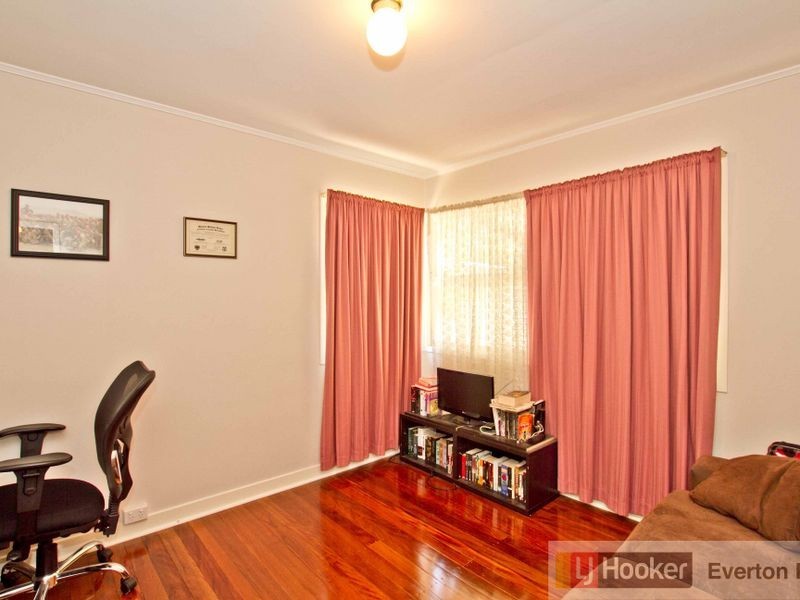 6 Brewster Street, Stafford Heights QLD 4053