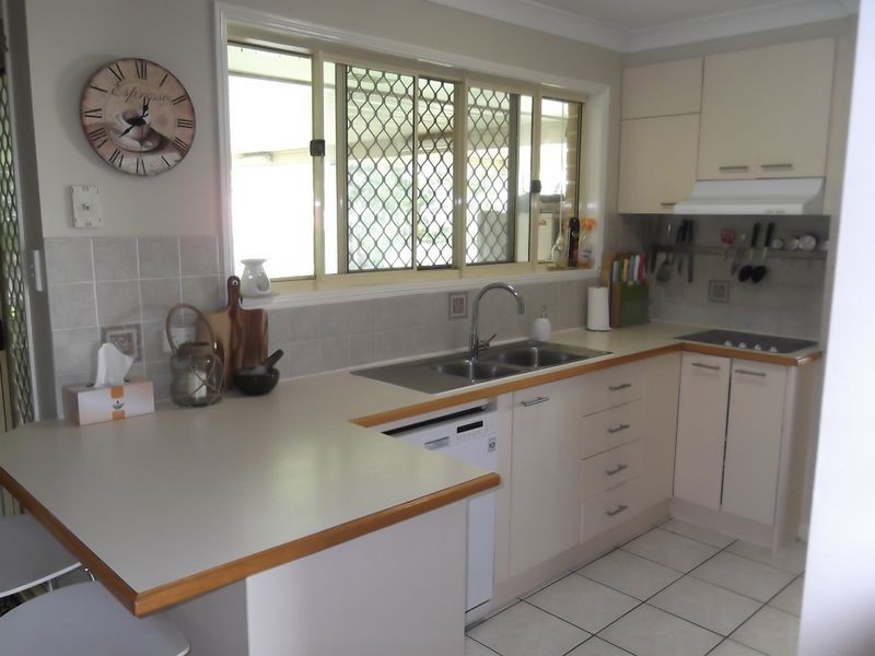 8 Delvin Court, Arana Hills QLD 4054