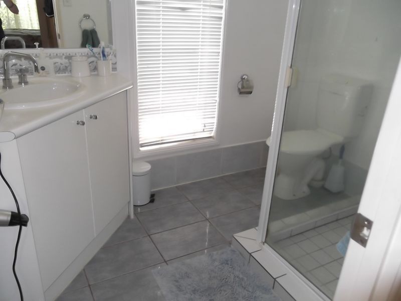 8 Delvin Court, Arana Hills QLD 4054