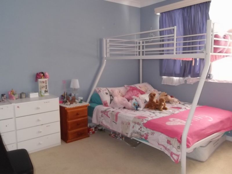 8 Delvin Court, Arana Hills QLD 4054