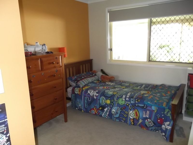 8 Delvin Court, Arana Hills QLD 4054