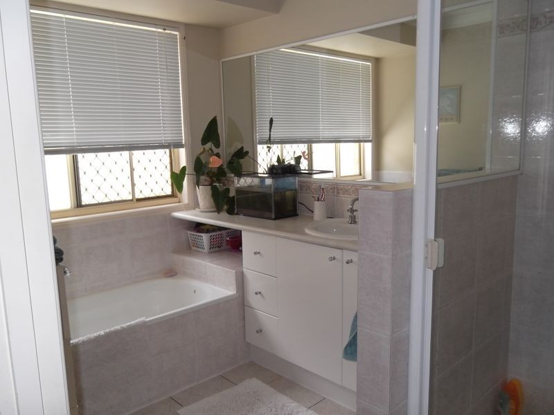 8 Delvin Court, Arana Hills QLD 4054