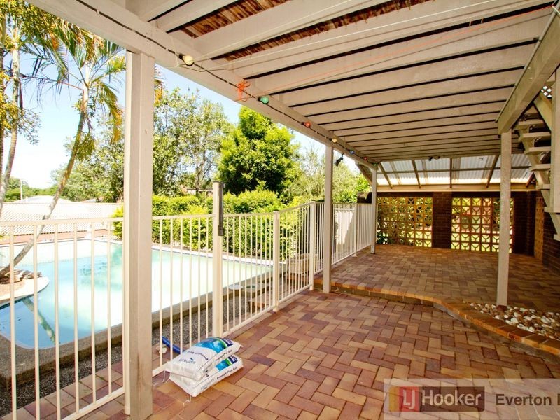 15 Kuringal Drive, Ferny Hills QLD 4055