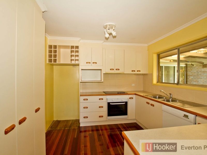 15 Kuringal Drive, Ferny Hills QLD 4055