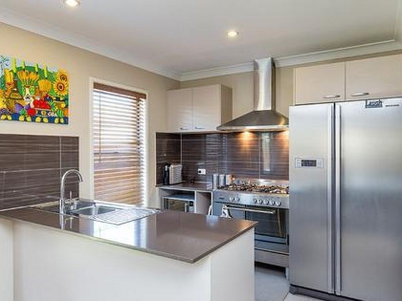 32 Lyrebird Crescent, Upper Kedron QLD 4055