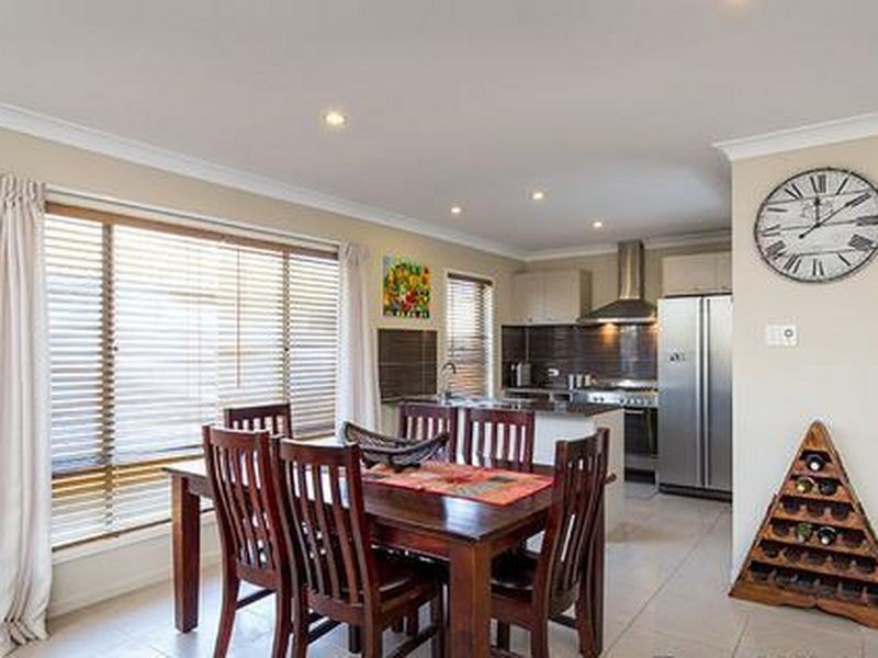 32 Lyrebird Crescent, Upper Kedron QLD 4055