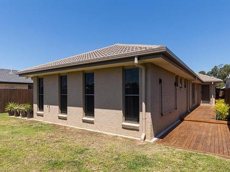 32 Lyrebird Crescent, Upper Kedron QLD 4055