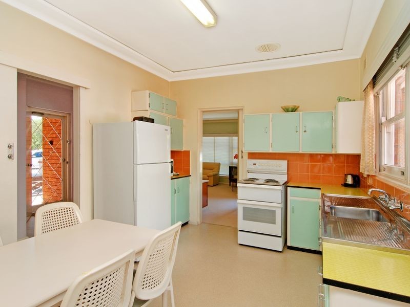 6 Braeside Crescent, Earlwood NSW 2206