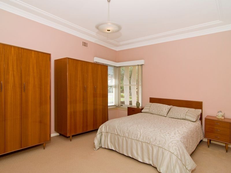 6 Braeside Crescent, Earlwood NSW 2206