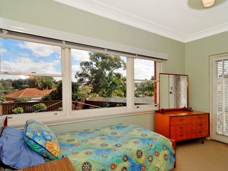 6 Braeside Crescent, Earlwood NSW 2206