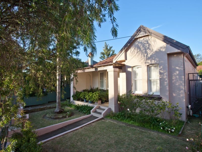 94 Duntroon St, Hurlstone Park NSW 2193