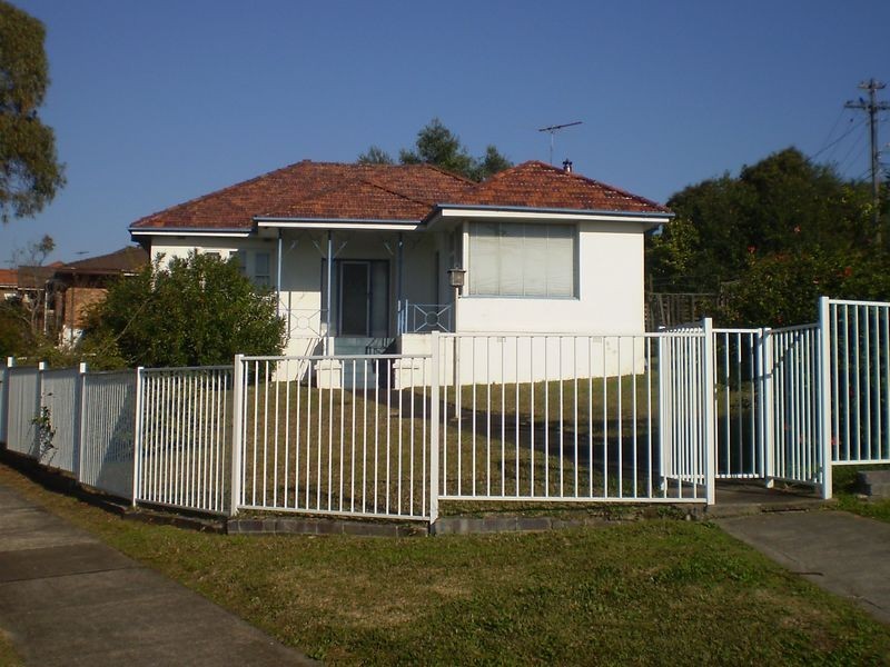 3 Gueudecourt Ave, Earlwood NSW 2206