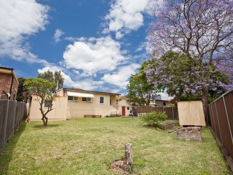 9 Hamel Crescent, Earlwood NSW 2206