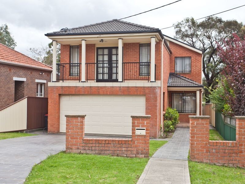 15 Oatley St, Kingsgrove NSW 2208