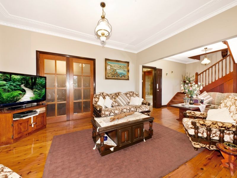 9 Bray Avenue, Earlwood NSW 2206