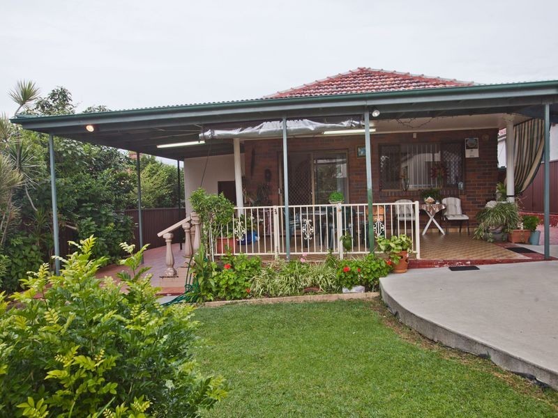 303 William Street, Kingsgrove NSW 2208