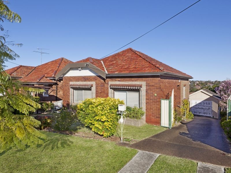 4 Beresford Parade, Kingsgrove NSW 2208