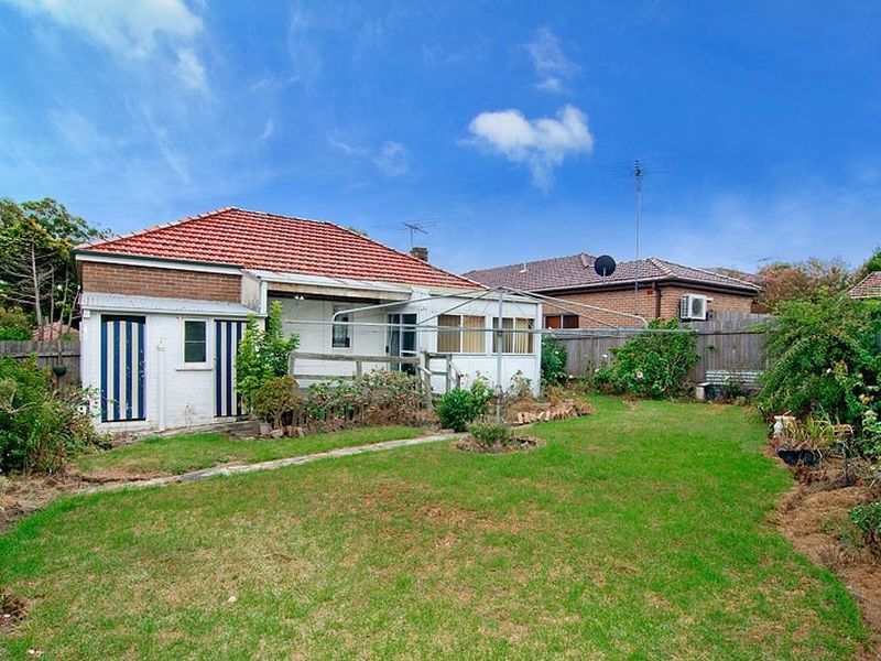 32 Woodlawn Ave, Earlwood NSW 2206