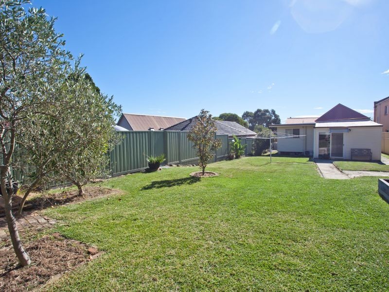 8 Fuller Avenue, Earlwood NSW 2206