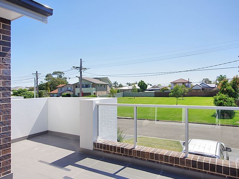 25 Eileen Street, Picnic Point NSW 2213