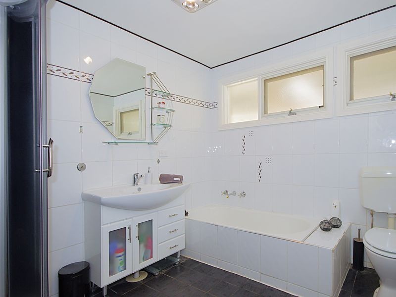 1 Jacaranda Avenue, Bradbury NSW 2560