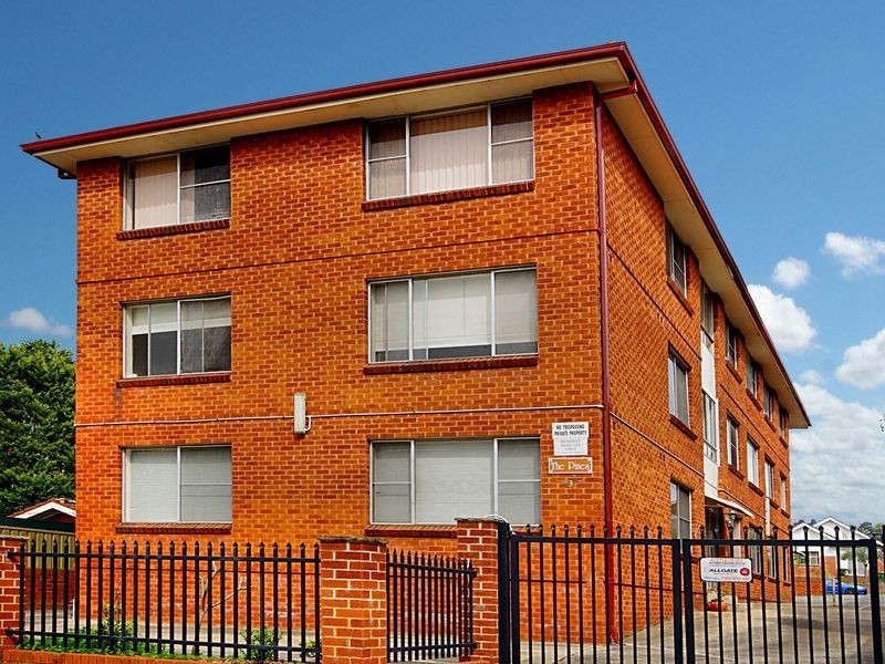 8/4 Howard Street, Canterbury NSW 2193