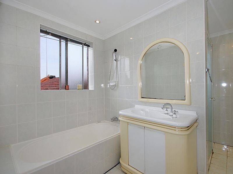 8/4 Howard Street, Canterbury NSW 2193