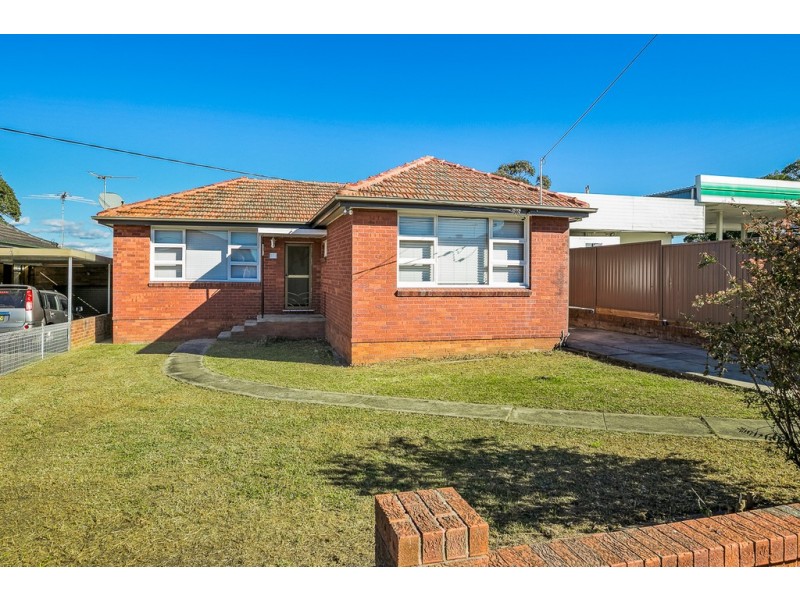 1 Bykool Ave, Kingsgrove NSW 2208