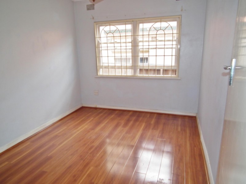 8 Bungalow Road, Roselands NSW 2196