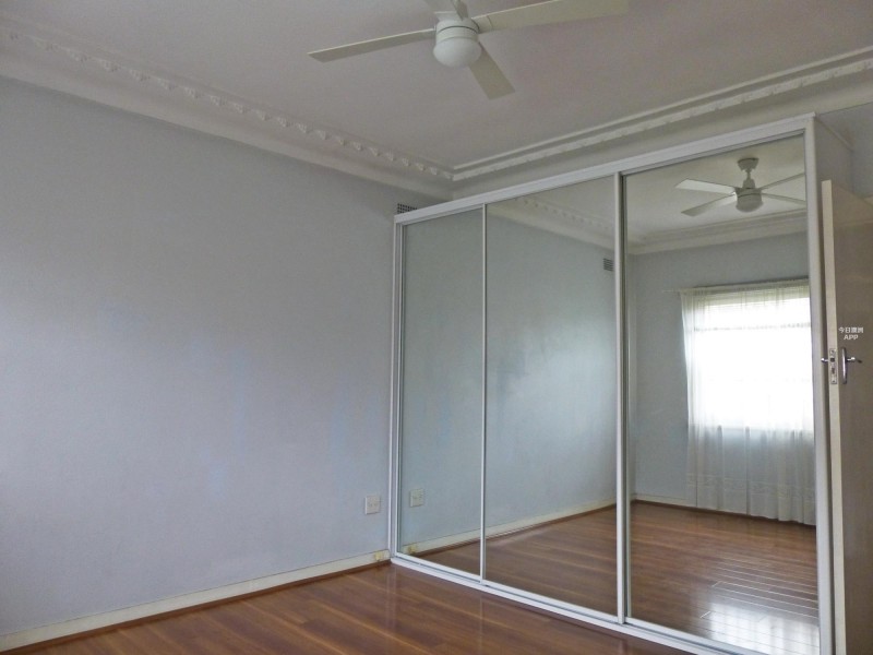 8 Bungalow Road, Roselands NSW 2196