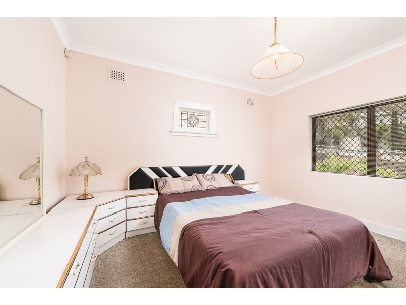 32 Banks Road, Earlwood NSW 2206