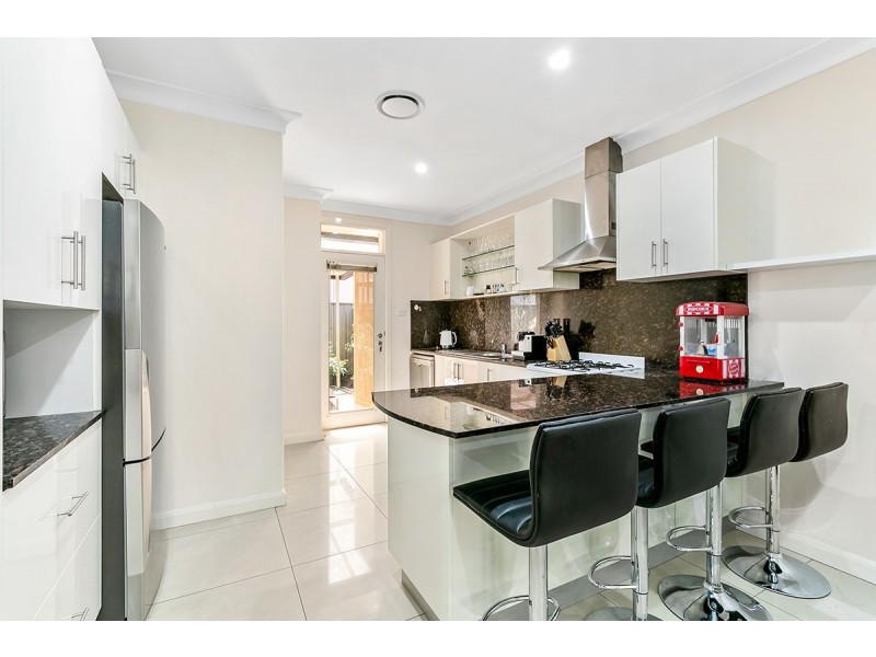 2/7 Farnham Ave, Roselands NSW 2196
