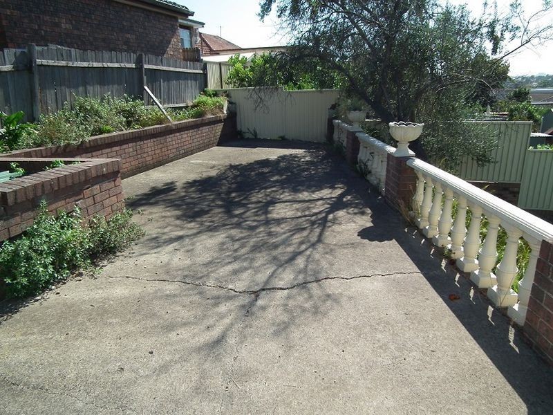 19 Gueudecourt Ave, Earlwood NSW 2206