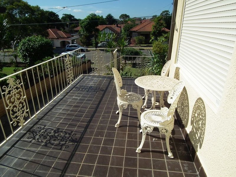 19 Gueudecourt Ave, Earlwood NSW 2206