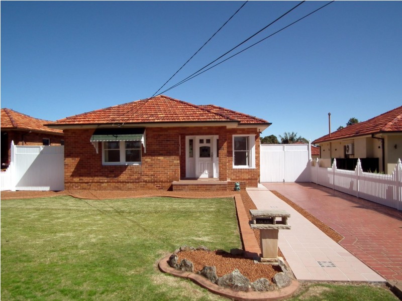31 Junee crescent, Kingsgrove NSW 2208