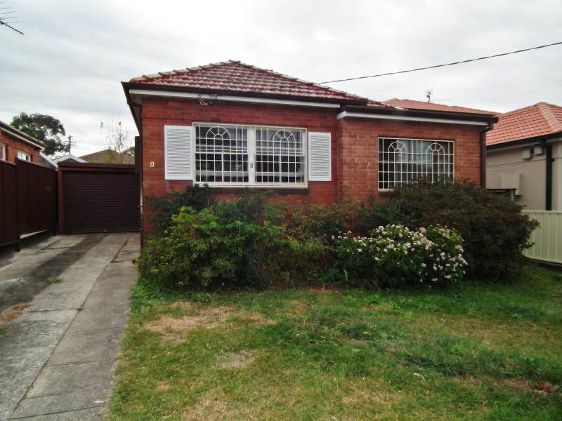 8 Bungalow Road, Roselands NSW 2196