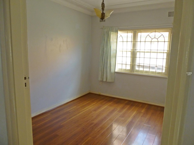 8 Bungalow Road, Roselands NSW 2196