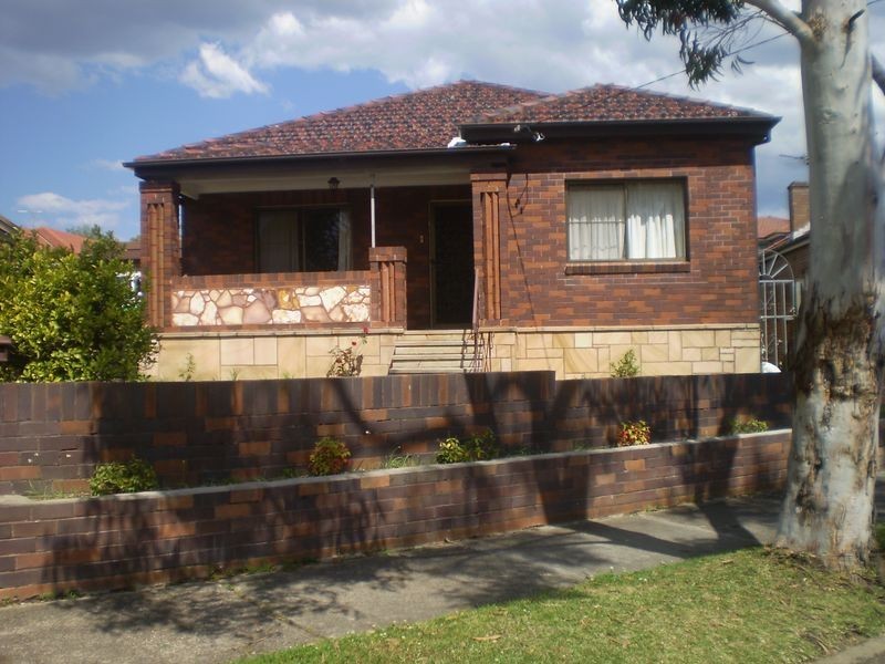 30 Woodlawn Ave, Earlwood NSW 2206