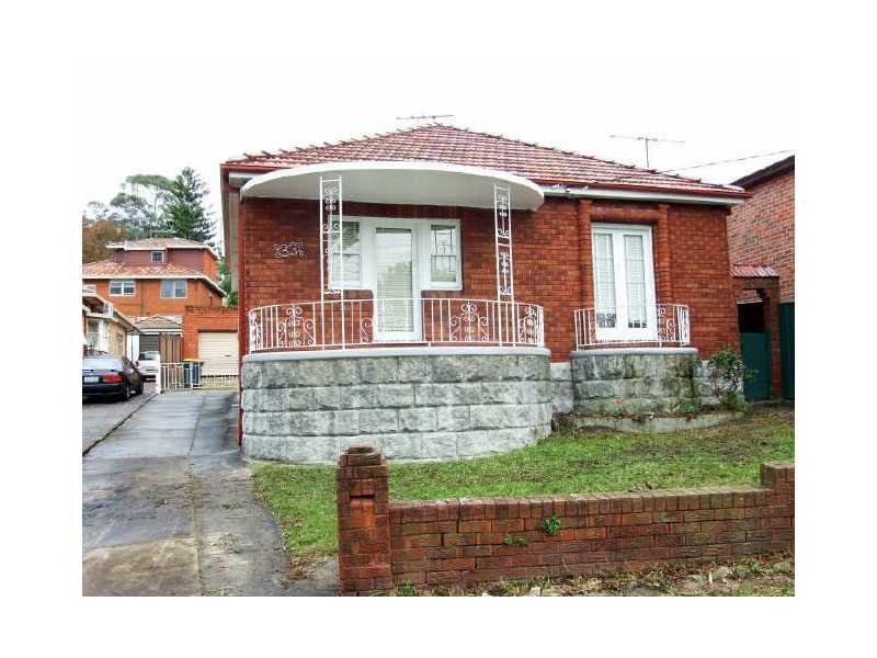 33 Nelson Rd, Earlwood NSW 2206