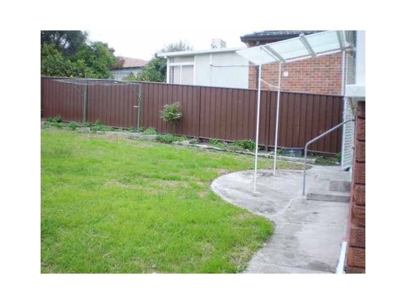 33 Nelson Rd, Earlwood NSW 2206
