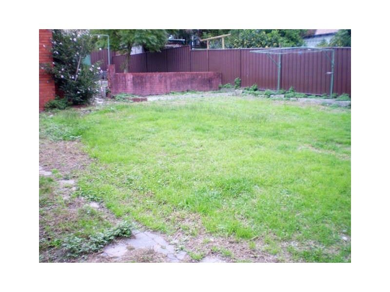 33 Nelson Rd, Earlwood NSW 2206