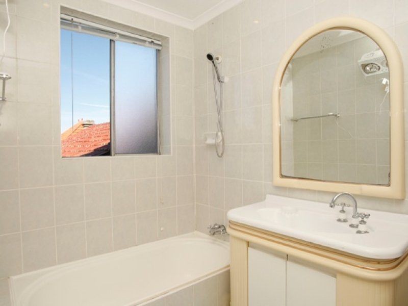 8/4 Howard Street, Canterbury NSW 2193