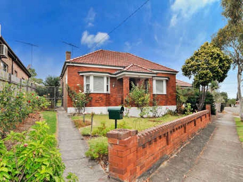 32 Woodlawn Avenue, Earlwood NSW 2206