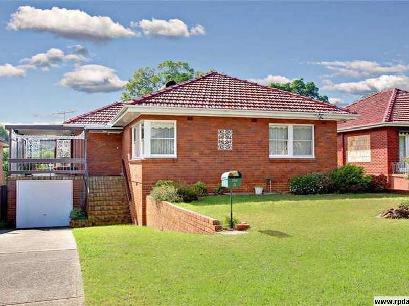 4 Woorail Ave, Kingsgrove NSW 2208