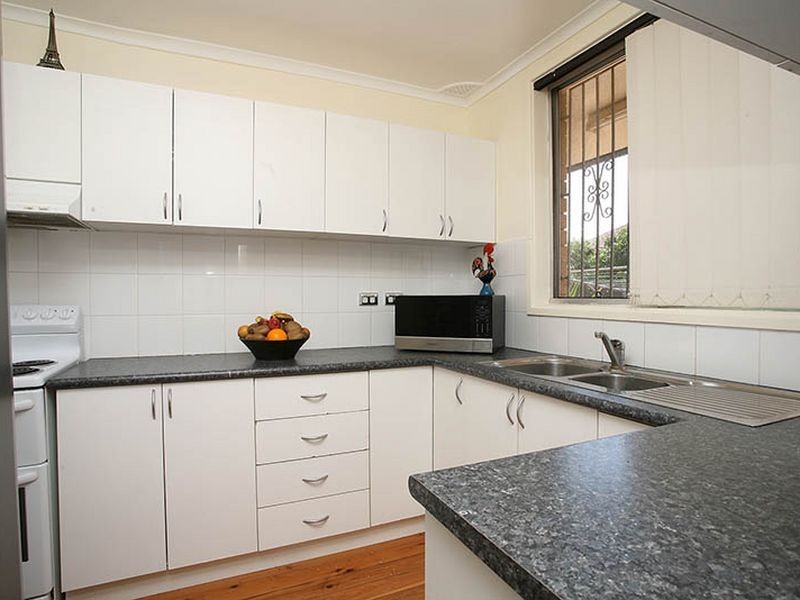 2/48 Flora St, Roselands NSW 2196